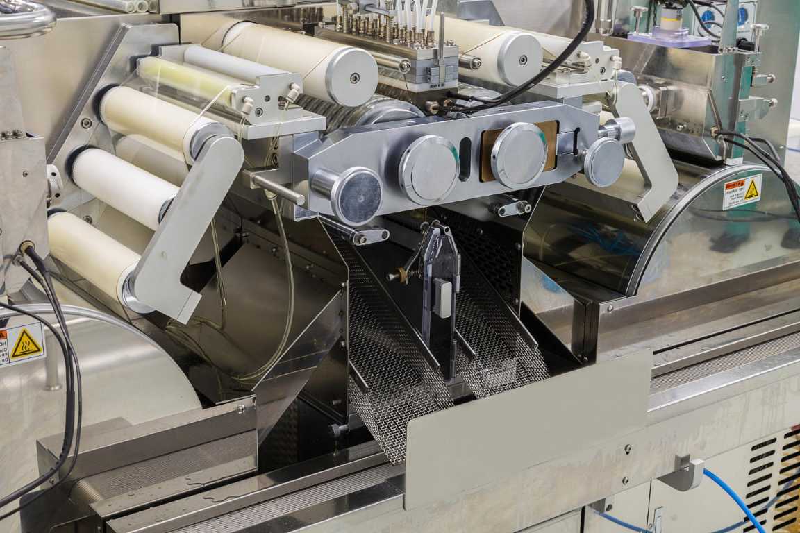 Mobile Cloth Roll Stacker for Textile Manufacturing